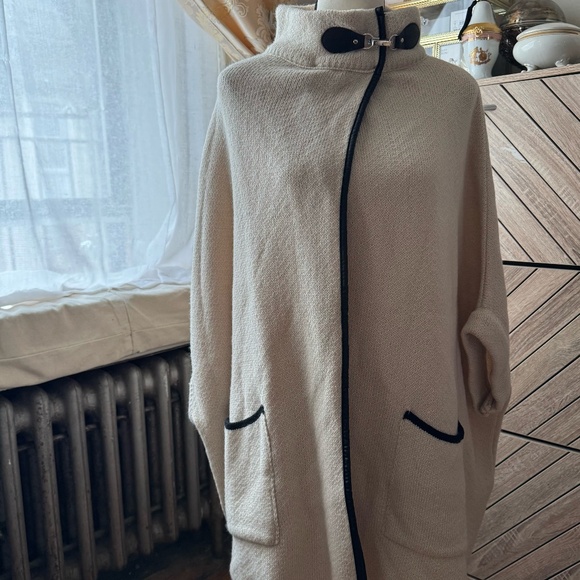 Steve Madden Poncho/Shawl/Cape - Picture 5 of 5